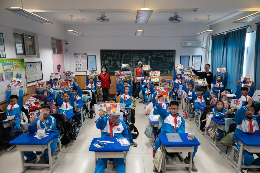 向小体育运动项目新手怎么玩们讲述雷锋