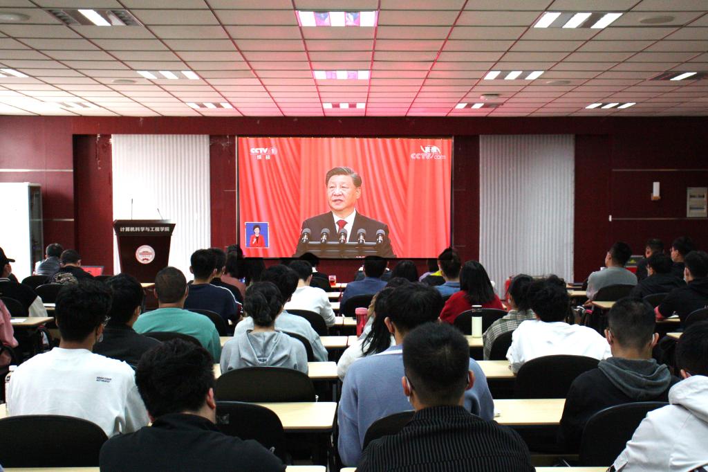 全体校领导和党员干部师生代表200余